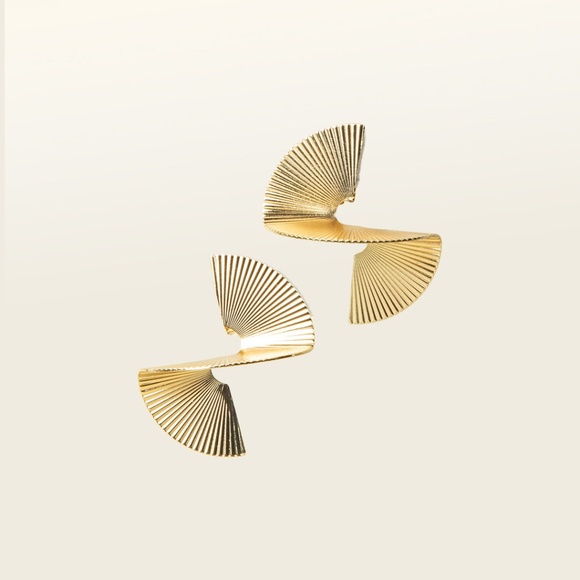Aiori Ribbed Swirl Clip on Earrings & Mini Hoop Clip on Earrings in Gold - Picture 1 of 10